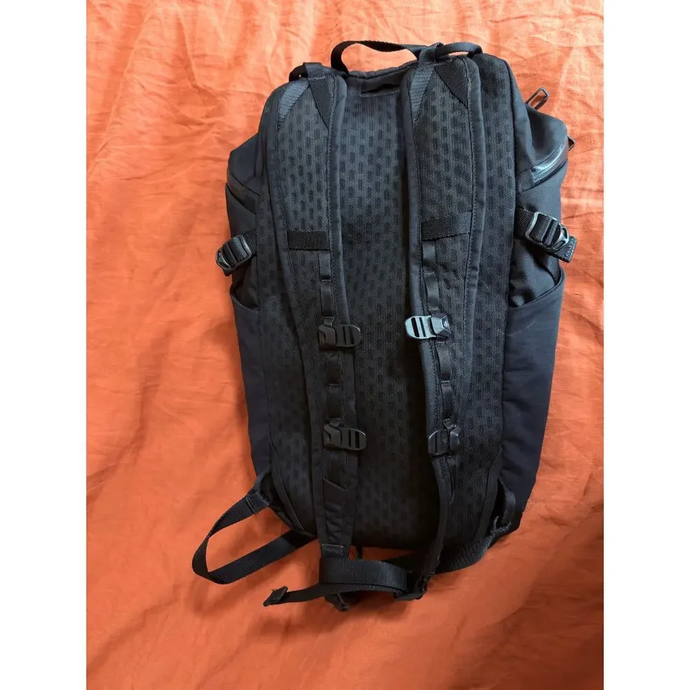 Lululemon More Miles Active Backpack 17L Black